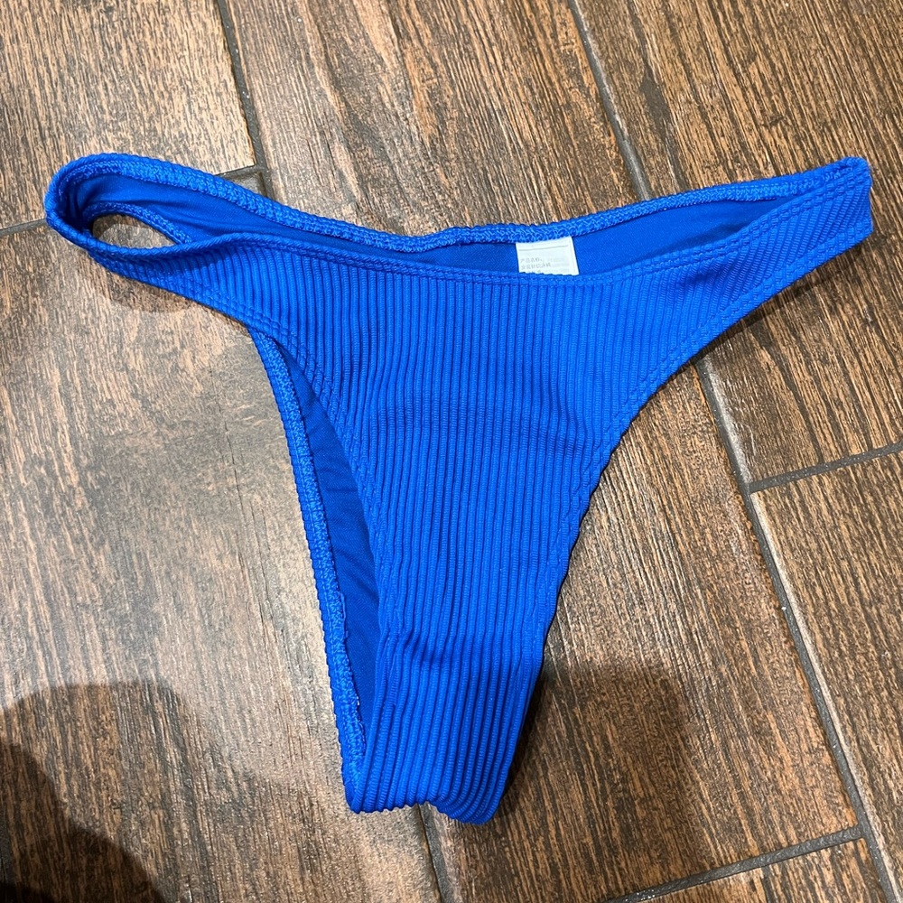 Lie holister cheeky bottoms